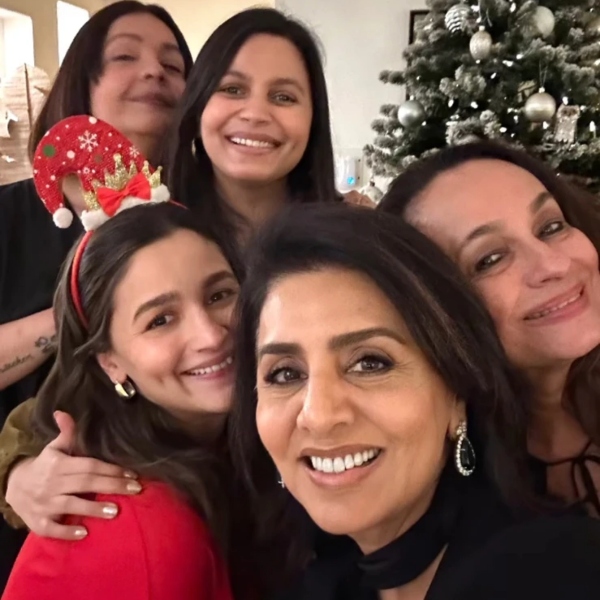 Christmas 2022 आलिया भट्ट और रणबीर कपूर ने फैमिली संग सेलिब्रेट किया(02)